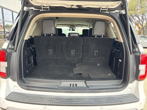 Used 2024 Ford Expedition XLT image 37