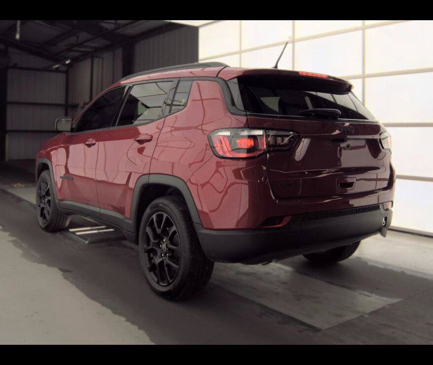 Used 2026 Jeep Compass Latitude AWD/4WD image 10