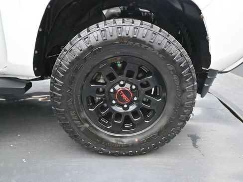 Used 2022 Toyota Tacoma SR w/ SR Convenience Package image 17