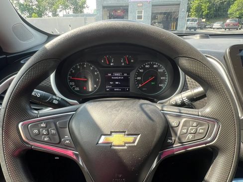 Used 2023 Chevrolet Malibu LT FWD image 16