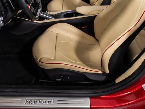 Certified 2019 Ferrari Portofino image 43