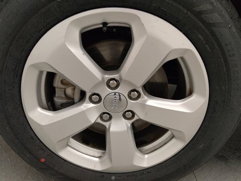 Used 2019 Jeep Compass Latitude w/ Popular Equipment Group FWD image 31