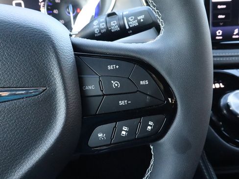 New 2025 Chrysler Pacifica Limited image 35