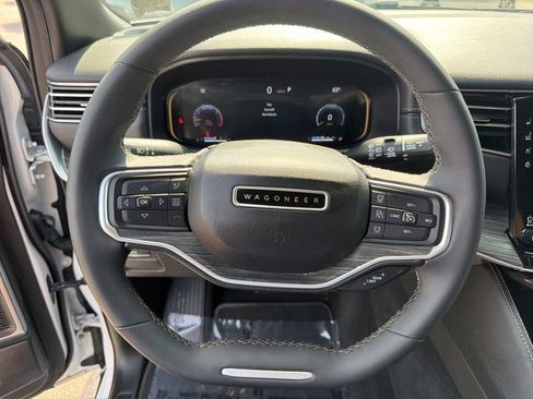 Used 2024 Jeep Wagoneer L Series II w/ Flexible Seating Group AWD/4WD image 17