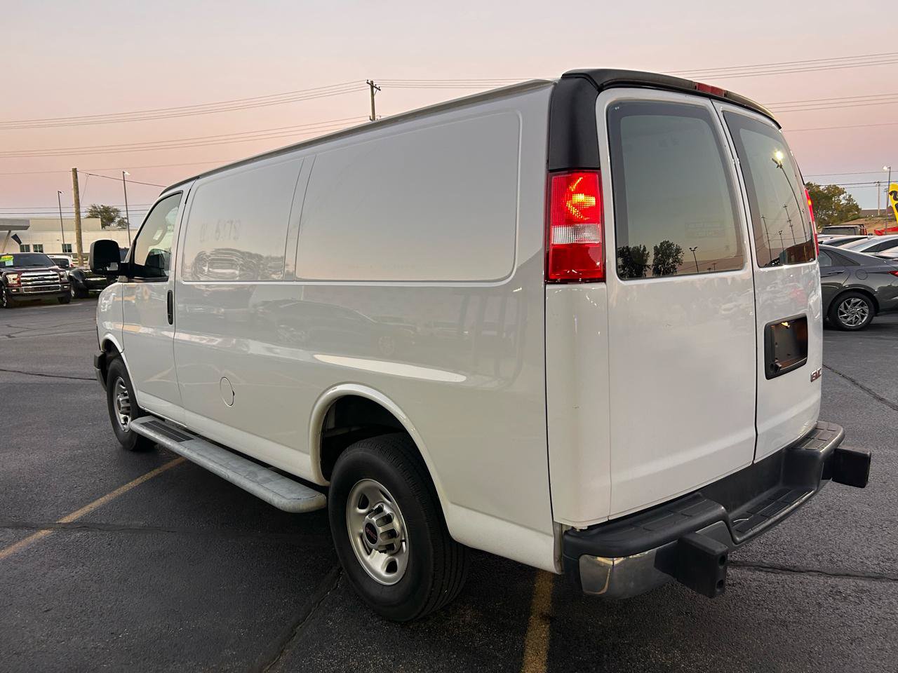 Used 2022 GMC Savana 2500 w/ Driver Convenience Package RWD image 5