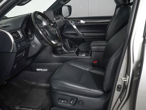 Used 2023 Lexus GX 460 Luxury w/ Sport Design Package AWD/4WD image 13