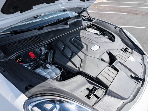 Used 2023 Porsche Cayenne Platinum Edition AWD/4WD image 27