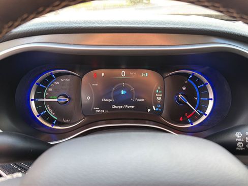 Used 2024 Chrysler Pacifica Limited FWD image 20