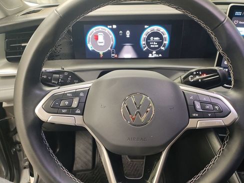 Used 2025 Volkswagen Tiguan SE AWD/4WD image 27