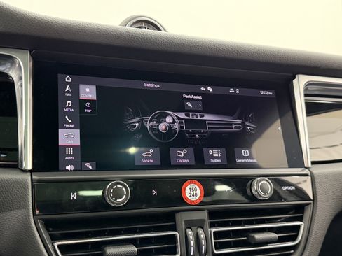 Certified 2025 Porsche Macan image 44