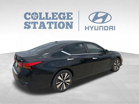 Used 2022 Nissan Altima 2.5 SV FWD image 6