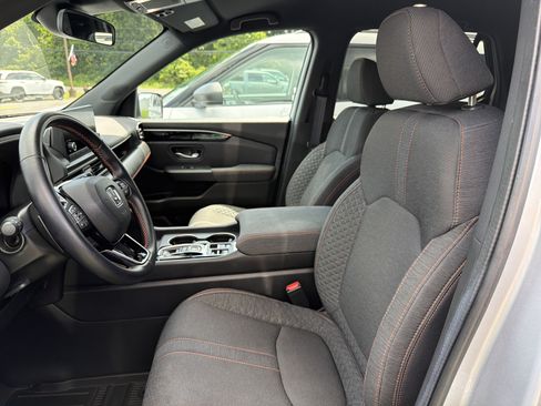 Used 2025 Honda Pilot Sport image 10
