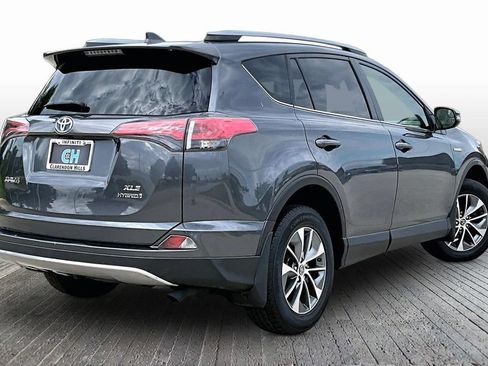 Used 2018 Toyota RAV4 XLE AWD/4WD image 9