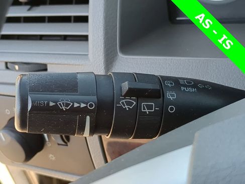Used 2010 Chrysler Town & Country LX FWD image 23