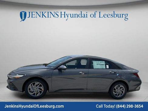 New 2026 Hyundai Elantra Hybrid FWD image 10