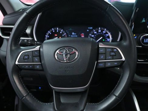 Used 2022 Toyota Highlander XLE image 17