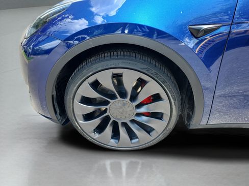 Used 2024 Tesla Model Y Performance AWD/4WD image 56