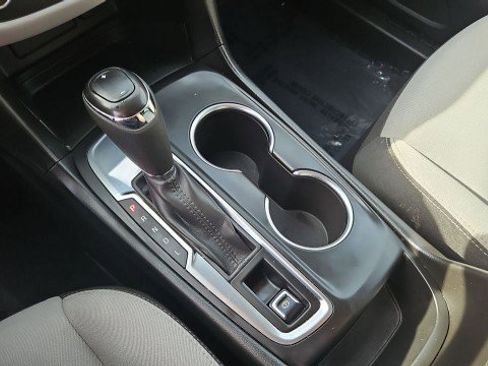 Used 2021 Chevrolet Equinox LS FWD image 15