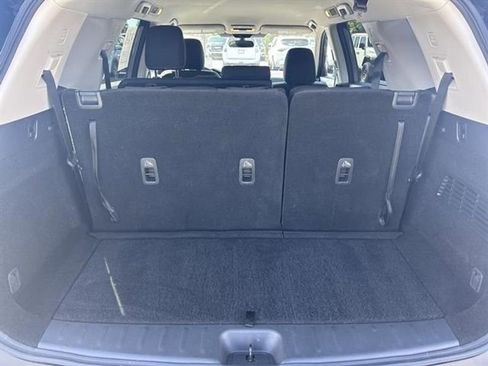 Used 2025 Nissan Pathfinder SV image 8