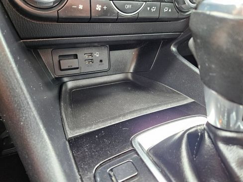 Used 2018 MAZDA MAZDA3 Touring FWD image 23