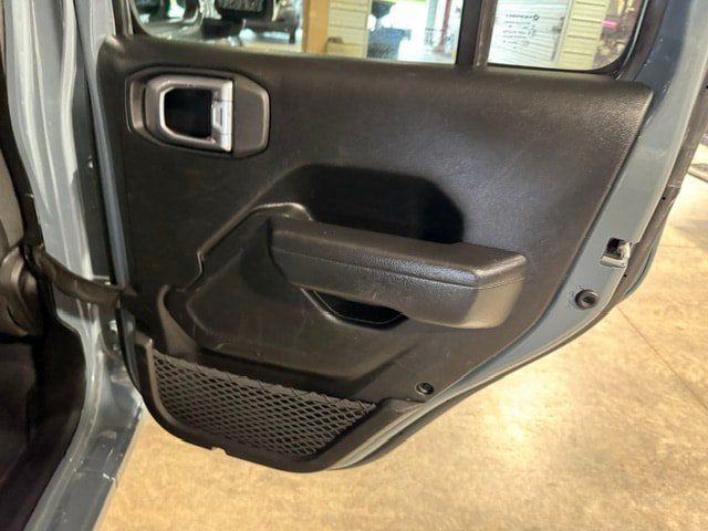 Used 2025 Jeep Wrangler Unlimited Sport w/ Convenience Group AWD/4WD image 19