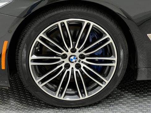 Used 2018 BMW M550i xDrive AWD/4WD image 38