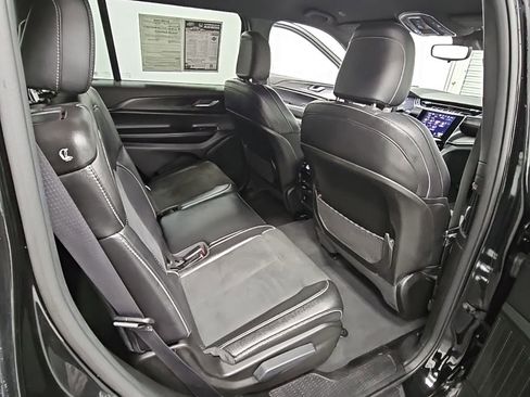 Used 2024 Jeep Grand Cherokee L Laredo image 40