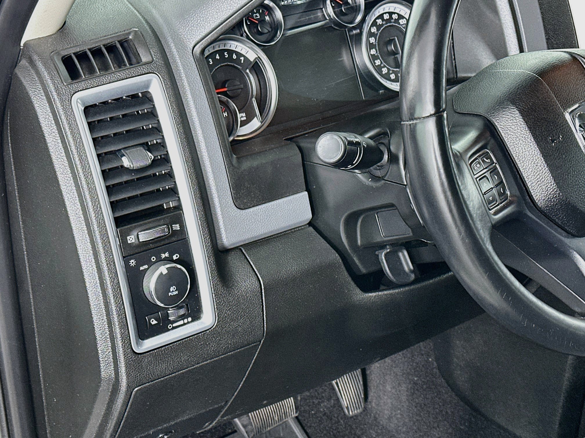 Used 2019 RAM 1500 Lone Star RWD image 16