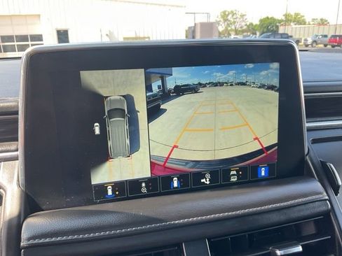 Used 2022 Chevrolet Suburban LT w/ Luxury Package AWD/4WD image 16