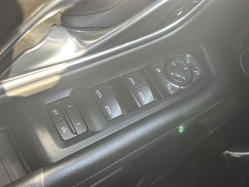 Used 2021 Chevrolet Tahoe Z71 w/ Z71 Signature Package image 31