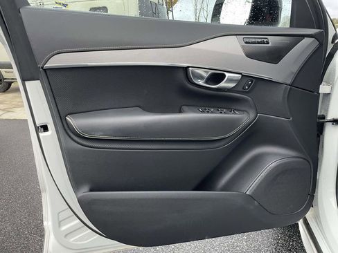 Used 2020 Volvo XC90 T8 R-Design image 6