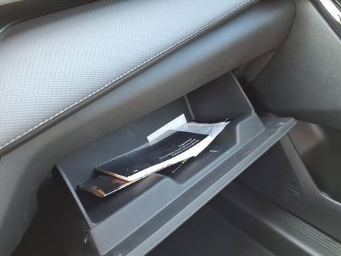 Used 2025 Chevrolet Equinox LT w/ Convenience Package II image 9