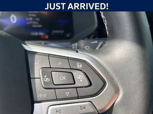 Used 2023 Volkswagen Taos SE w/ Panoramic Sunroof Package FWD image 15