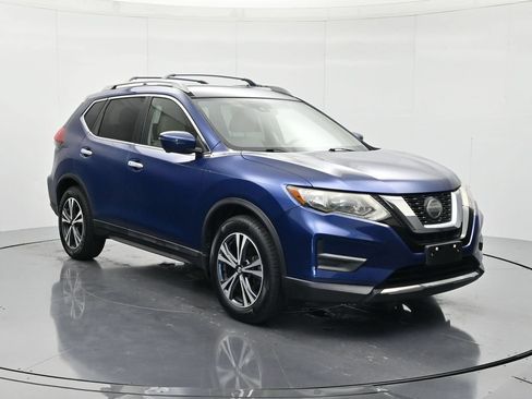 Used 2019 Nissan Rogue SV w/ Premium Package FWD image 3