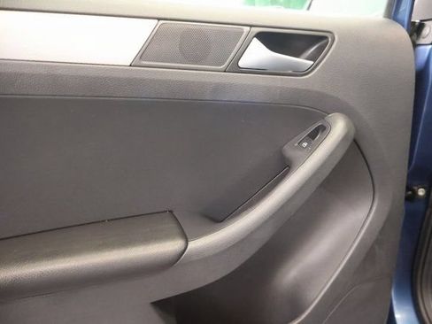 Used 2017 Volkswagen Jetta SE FWD image 30
