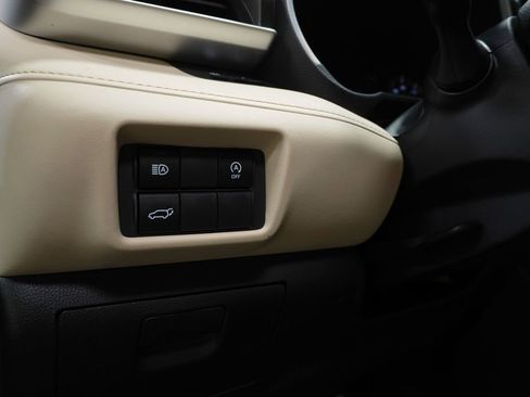 Certified 2023 Toyota Highlander XLE image 26