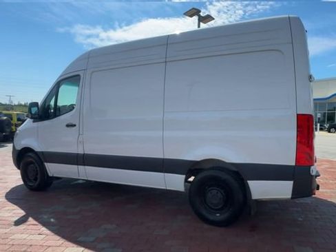 Used 2025 Mercedes-Benz Sprinter 2500 image 8