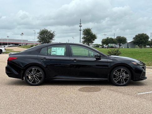 Used 2026 Toyota Camry XSE FWD image 5
