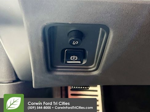 Used 2023 Chevrolet Corvette Stingray Coupe w/ Z51 Performance Package image 18