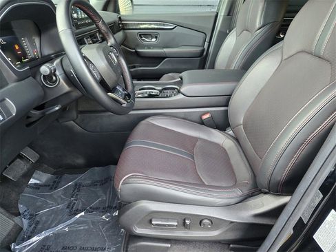Used 2025 Honda Pilot Black Edition image 25