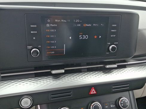 Used 2024 Kia Carnival LX FWD image 18