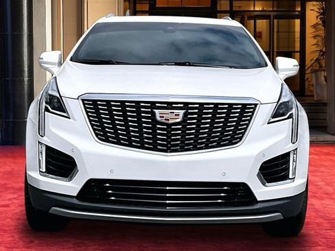 Certified 2024 Cadillac XT5 Premium Luxury FWD image 3