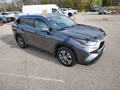 Used 2020 Toyota Highlander XLE image 13