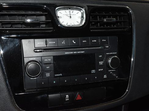 Used 2012 Chrysler 200 Touring FWD image 10