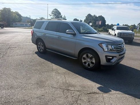 Used 2020 Ford Expedition XLT w/ Equipment Group 202A AWD/4WD image 11