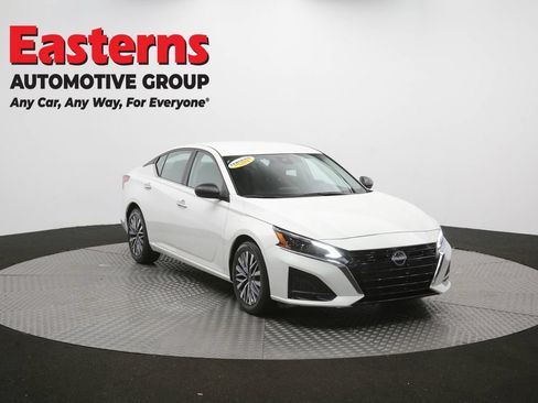 Used 2025 Nissan Altima 2.5 SV FWD image 49