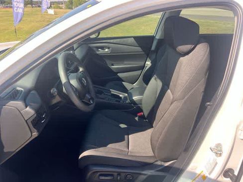 Certified 2025 Honda Accord SE image 11