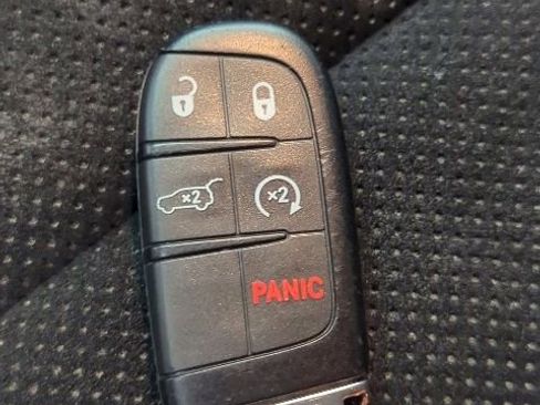 Used 2018 Jeep Grand Cherokee Altitude AWD/4WD image 28
