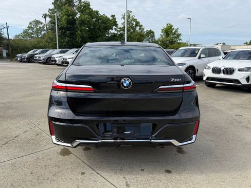 Used 2023 BMW 740i w/ Luxury Rear Seating Package RWD image 4
