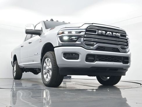 New 2026 RAM 2500 Laramie AWD/4WD image 34